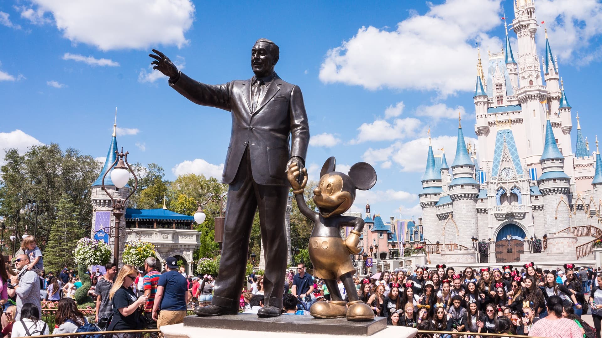 La Disney svela i piani per tagliare i costi