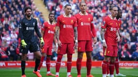 Alisson, Darwin Nuñez et Virgil van Dijk au premier plan avec Liverpool, à Anfield le 8 mars 2025