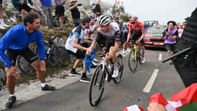 Joao Almeida et Jonas Vingegaard sur la montée de l'Angliru, le 5 septembre 2025 sur la Vuelta