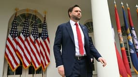 Le vice-président américain JD Vance s'apprête à assister à un discours du président Donald Trump sur les droits de douane, le 2 avril 2025 à Washington