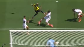 La très grosse faute d'Enner Valencia sur José Martinez lors du match de Copa America Venezuela-Equateur