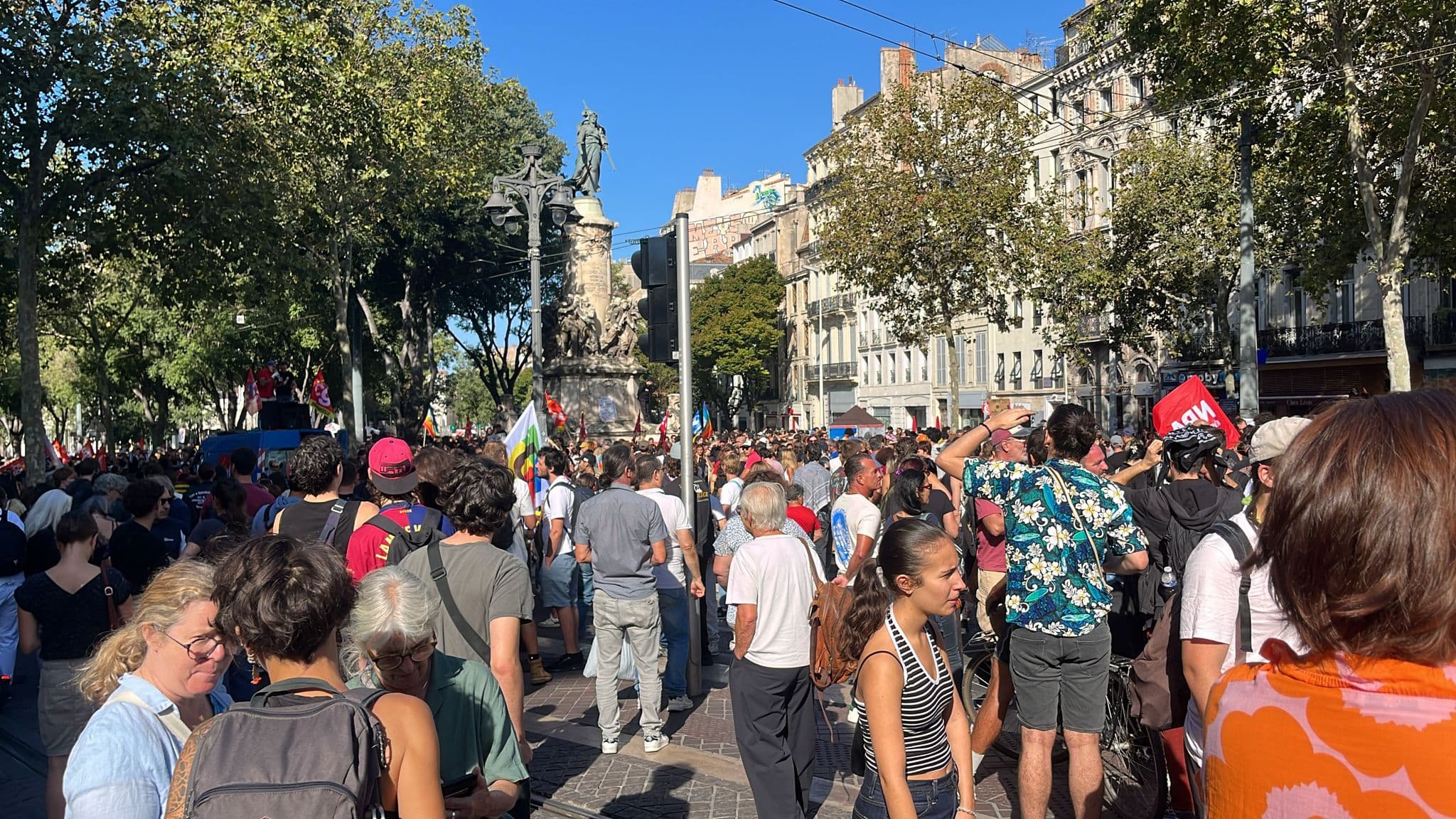Quelques milliers de manifestants se rassemblent aux Réformés Quelques milliers de manifestants se rassemblent aux Réformés