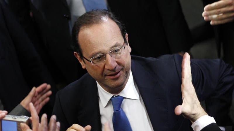 Le candidat socialiste François Hollande a annoncé samedi qu'il demanderait au Parlement de supprimer la notion de race de la Constitution française s'il est élu à l'Elysée. /Photo prise le 8 mars 2012/REUTERS/Gonzalo Fuentes