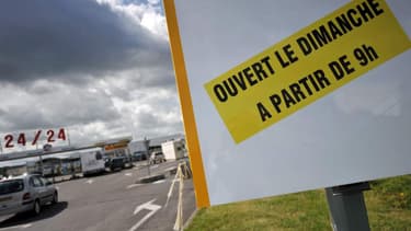 La possibilité pour le gouvernement de légiférer par ordonnances le dimanche inquiète les syndicats