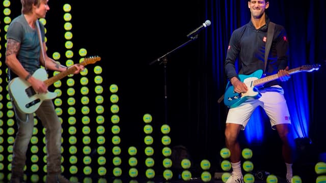 Novak Djokovic et l'hologramme de Kaith Urban