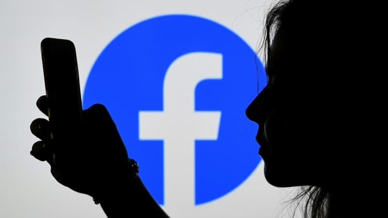 Facebook dos au mur après les révélations d'une lanceuse d'alerte