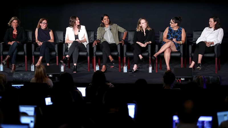 Les réalisatrices Gwyneth Horder-Payton, Liza Johnson, Rachel Goldberg, Meera Menon, Steph Green, Alexis Ostrander et Maggie Kiley durant une conférence à Beverly Hills le 9 août 2017