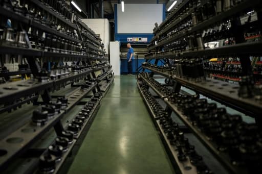 Une allée de l'usine de pièce détachées, l'entreprise Cauquil SAS, quasi à l'arrêt, conséquence de la crise du secteur aéronautique, le 5 juin 2020 à Mondouzil (sud) Une allée de l'usine de pièce détachées, l'entreprise Cauquil SAS, quasi à l'arrêt, conséquence de la crise du secteur aéronautique, le 5 juin 2020 à Mondouzil (sud)