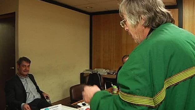 Un des directeurs de l'usine Goodyear s'explique avec un salarié, le 6 janvier.