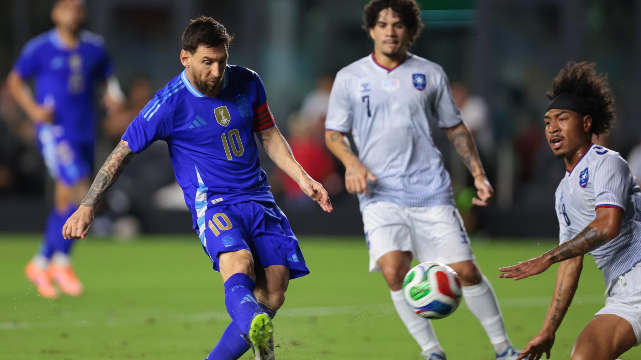 L'ARGENTINE EN DÉMONSTRATION, MESSI S'OFFRE UN RECORD INTERNATIONAL