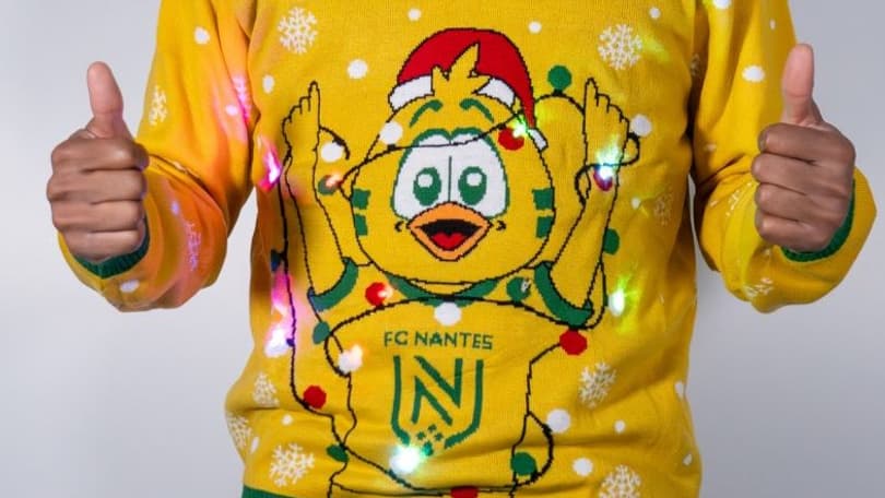 Le pull de Noël avec des LEDS du FC Nantes Le pull de Noël avec des LEDS du FC Nantes