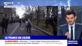 Gilets jaunes: le cortège avance à Paris, quelques tensions sont en cours