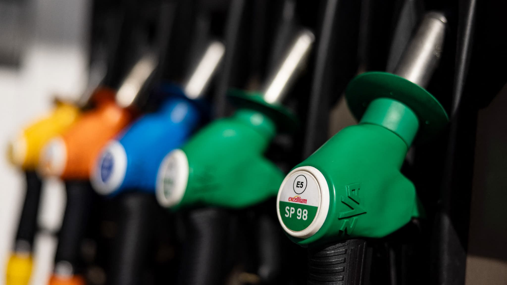 Michel Edouard Leclerc bevestigt dat “er geen spoor van water is” in de tanks van zijn benzinestations