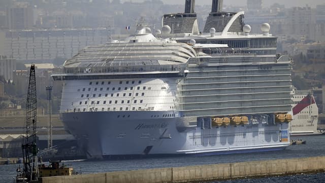 Marseille arrive en huitième position des ports les plus pollués : les 57 bateaux qui y ont fait escale en 2017 ont rejeté 15 tonnes de SOx, soit près de quatre fois plus que tous les véhicules circulant en ville.