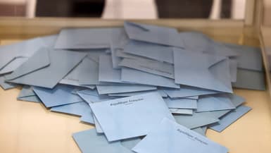 Une urne remplie de bulletins. (Illustration)
