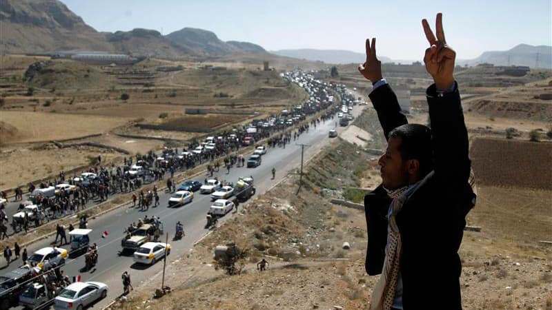 Marche de manifestants anti-gouvernementaux de Taëz vers Sanaa, la capitale yéménite. Le président Ali Abdallah Saleh a annoncé samedi son départ vers les Etats-Unis pendant la transition au sommet de l'Etat, tandis que des manifestations avaient lieu à S