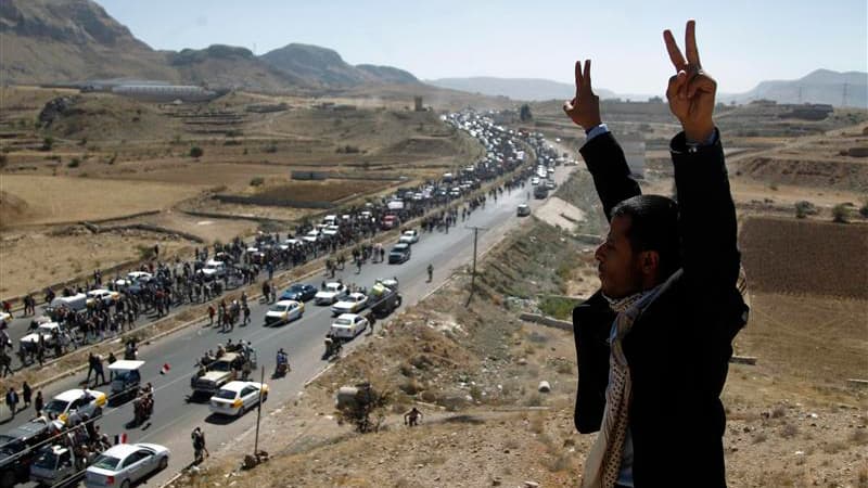Marche de manifestants anti-gouvernementaux de Taëz vers Sanaa, la capitale yéménite. Le président Ali Abdallah Saleh a annoncé samedi son départ vers les Etats-Unis pendant la transition au sommet de l'Etat, tandis que des manifestations avaient lieu à S