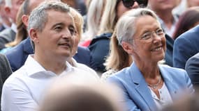 Le ministre de l'Intérieur Gerald Darmanin et la Première ministre Elisabeth Borne au Jardin botanique de Tourcoing, dans le nord de la France, le 27 août 2023. 
