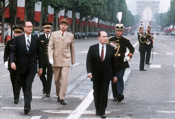 Qui est le chef? François Mitterrand et Jacques Chirac en marge du défilé militaire du 14 juillet 1986 Qui est le chef? François Mitterrand et Jacques Chirac en marge du défilé militaire du 14 juillet 1986