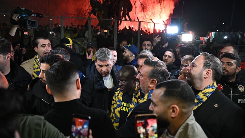 Fenerbahçe: l'accueil bouillant réservé à N'Golo Kanté par une foule de supporters