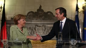 La cnahcelière allemande Angela Merkel et le 1er ministre grec Antonis Samaras, à Athènes,mardi