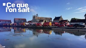 Des camions de pompiers devant l'église de l'Immaculée-Conception, à Saint-Omer, quelques heures après le début de l'incendie qui a ravagé l'édifice dans la nuit du 1er au 2 septembre 2024.