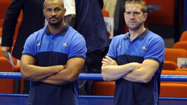 Didier Dinart et Guillaume Gille doivent patienter avant de pouvoir débuter leur séance d'entraînement avec les Experts à Toulouse.