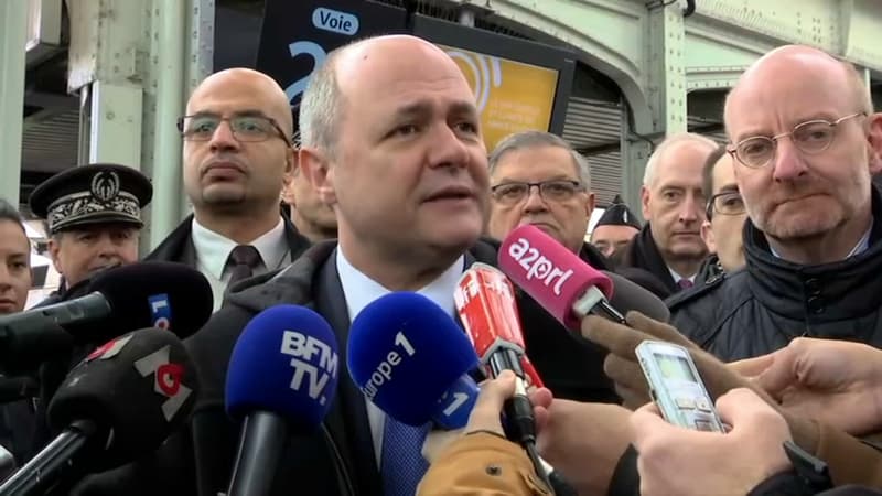 Bruno Le Roux à la gare de Lyon le 23 décembre 