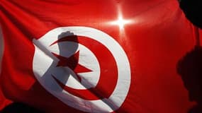 Les trois secrétaires d'Etat membres de la centrale syndicale tunisienne UGTT vont se retirer du gouvernement d'union nationale dont le Premier ministre, Mohamed Ghannouchi, a dévoilé la composition lundi, en raison du maintien au gouvernement du RCD (Ras