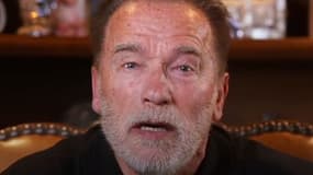 L'acteur Arnold Schwarzenegger s'adressant aux Russes dans une vidéo, le 17 mars 2022.