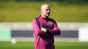 Lee Carsley surpervisant une séance d'entraînement de la sélection, le 6 septembre 2024