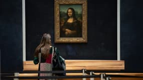 La salle du musée du Louvre le 23 juin 2020 où est exposée la  "Mona Lisa" de Léonard de Vinci