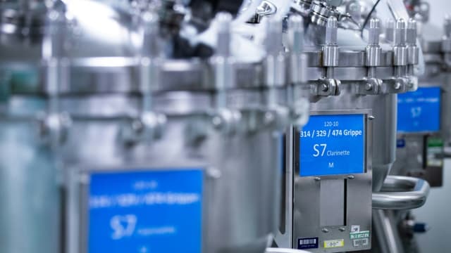 L'usine de vaccins de Sanofi au Val-de-Reuil, le 10 juillet 2020, en France