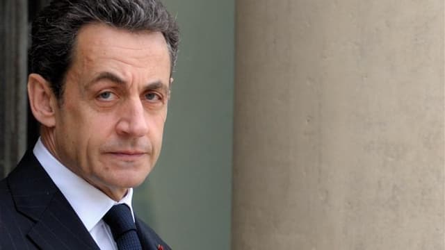 Nicolas Sarkozy s'est efforcé mardi de remobiliser ses troupes et d'apaiser leurs inquiétudes à l'approche de l'élection présidentielle du printemps, deux jours après avoir annoncé à la télévision une dernière salve de réformes. /Photo prise le 11 janvier