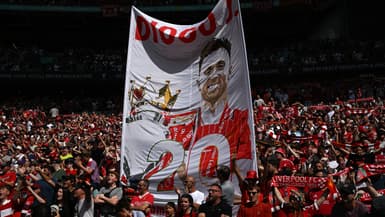 Une banderole en hommage à Diogo Jota brandie à Wembley le 10 août 2025