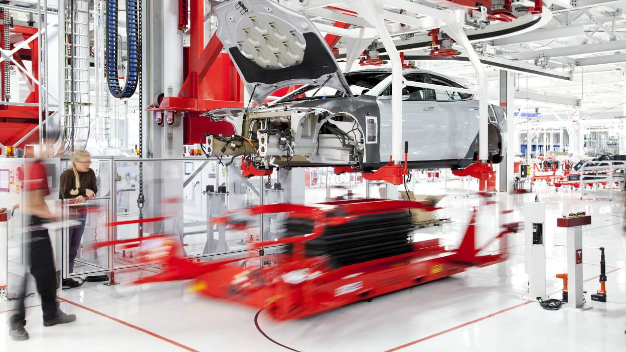 Voici l'impressionnante usine où Tesla fabrique ses voitures