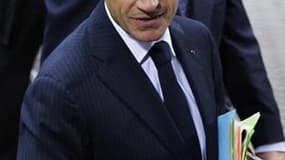 Nicolas Sarkozy gagne deux points à 32% de Français satisfaits de son action, selon un sondage OpinionWay pour Metro-Krief Group. /Phot oprise le 28 octobre 2010/REUTERS/François Lenoir