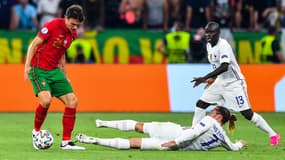João Palhinha face à Antoine Griezmann et N'Golo Kanté lors de l'Euro 2021
