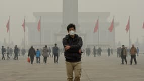 Un touriste chinois sur la place Tiananmen à Pékin, le 26 férier 2014.