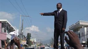 Wyclef Jean s'adresse à ses partisans dans les rues de Port-au-Prince. L'ancien leader des Fugees et vedette internationale du hip-hop, a déposé jeudi sa candidature à l'élection présidentielle de novembre en Haïti où, fort d'une grande popularité, il s'a