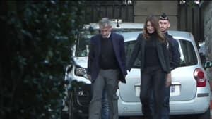 Nicolas Sarkozy quittant son domicile parisien pour se rendre à la prison de la Santé, le 21 octobre 2025.