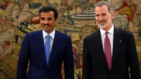 Le cheikh Tamim ben Hamad Al-Thani aux côtés du roi Felipe VI d'Espagne, le 17 mai