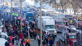 Le "convoi de la liberté" à Ottawa, Canada, le 29 janvier 2022. Des centaines de camionneurs ont conduit leurs camions géants dans la capitale canadienne, Ottawa, samedi, dans le cadre d'un "convoi de la liberté" pour protester contre les vaccins obligatoires pour traverser la frontière américaine.