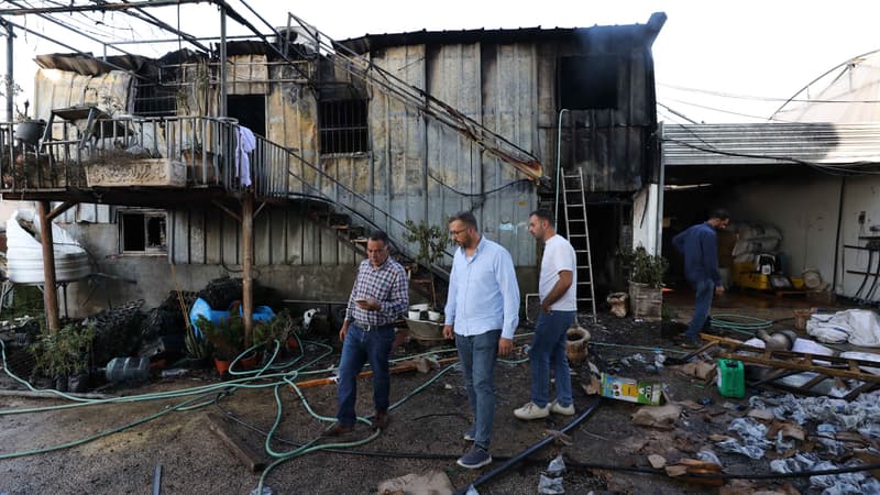 Une maison brûlée par des colons israéliens à Deir Sharaf, en Cisjordanie occupée, le 9 septembre 2025