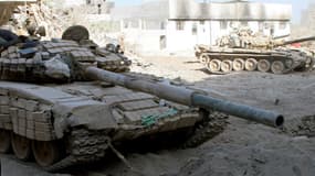 Un tank à Djobar, un quartier de Homs, en Syrie.