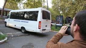 Un fourgon transportant Cédric Jubillar devant le tribunal de Toulouse, le 15 octobre 2021