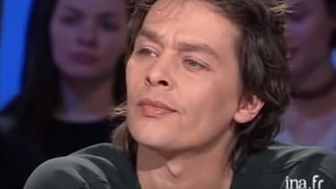 Ari Boulogne sur le plateau de Thierry Ardisson en 2001