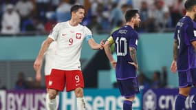Robert Lewandowski snobé par Lionel Messi, le 30 novembre 2022.