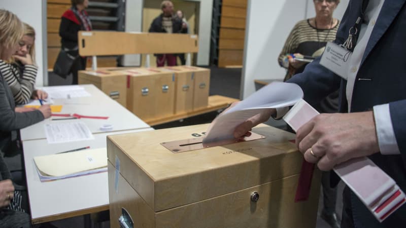 Un bureau de vote en Islande le 29 octobre 2016