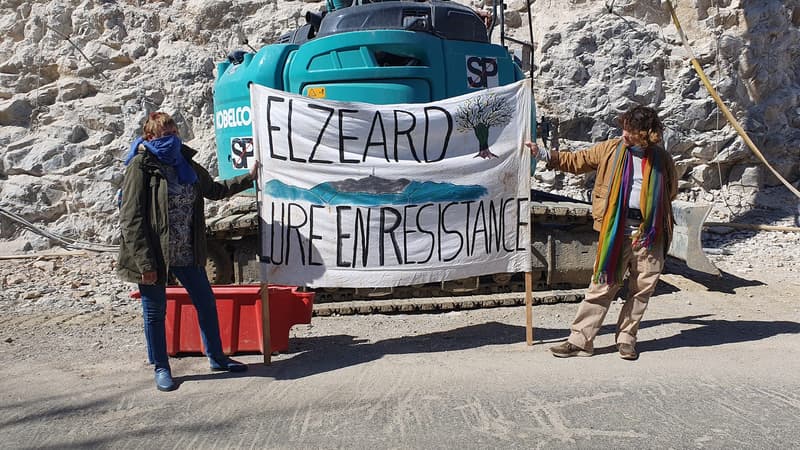 Des opposants au chantier du parc photovoltaïque de Monfort (Alpes-de-Haute-Provence) se sont mobilisés sur le site ce mardi 19 mars.
